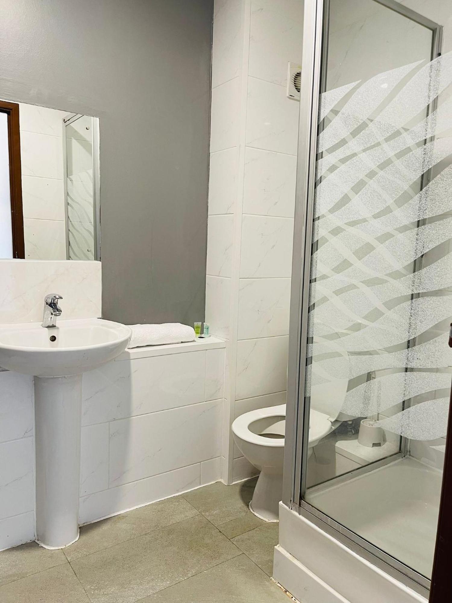 Oyo Express, Cambridge Hotel 4*